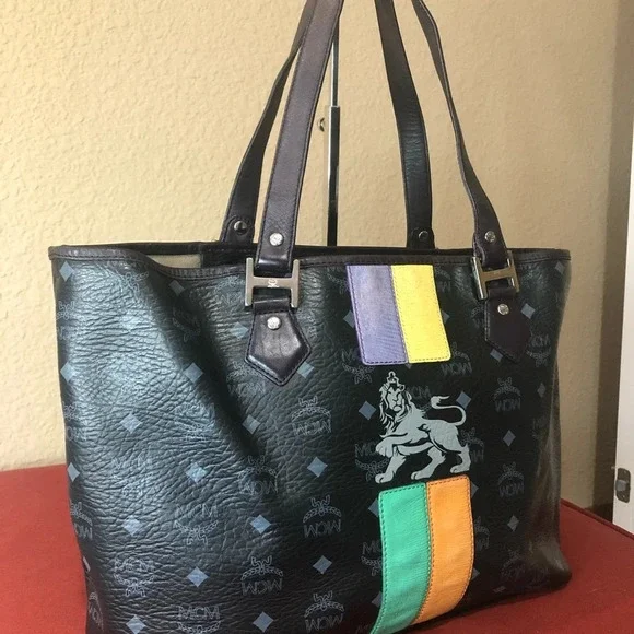 MCM Lion Princess Tote - Picture 3 of 12